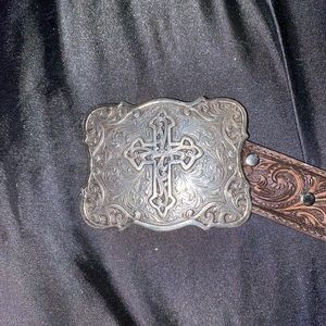 Belt with belt buckle the color is brown and a size small